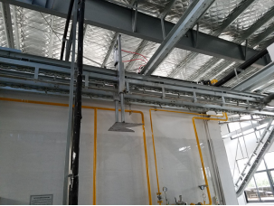 2.3	气动卸猪器	1	台 说明	将毛猪从放血烫毛自动线上自动卸下来。 包括： ●配有一个气缸，气缸采用国内知名品牌. ●上下双滑动杆采用直径40mm拉光圆. ●电磁阀及空气过滤组合（二联件），电磁阀及空气过滤采用台湾亚德克。 ●镀锌结构 ●光电感应自动控制系统。 ●不含气泵。